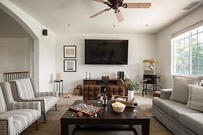 Villa Verdot by Avantstay Spectacular 6 BR Estate w Pool Hot Tub Tenni