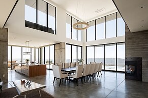 Belleza by Avantstay Hilltop Mansion w Pool Panoramic Views Ultra Mode