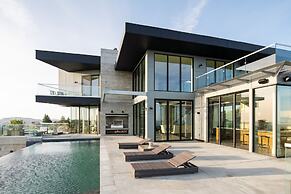 Belleza by Avantstay Hilltop Mansion w Pool Panoramic Views Ultra Mode