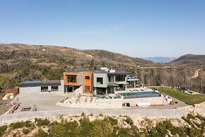 Belleza by Avantstay Hilltop Mansion w Pool Panoramic Views Ultra Mode