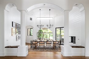 Villa Verbena by Avantstay Expansive Estate w B-ball Court Pool Spa En