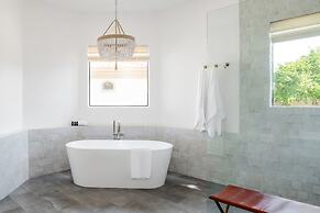 Villa Verbena by Avantstay Expansive Estate w B-ball Court Pool Spa En