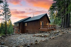 Golden Summit by Avantstay Stunning Secluded Cabin w Access to Tahoe D