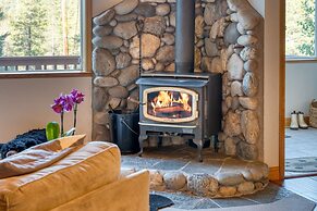 Golden Summit by Avantstay Stunning Secluded Cabin w Access to Tahoe D