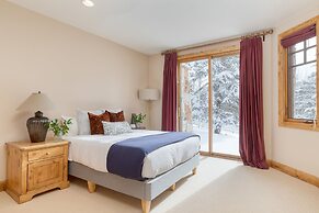 Telemark Luxury Retreat by Avantstay Stunning Views w Hot Tub Theatre 