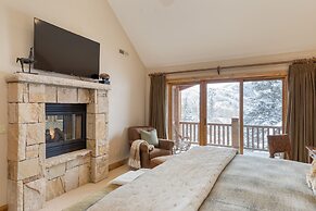 Telemark Luxury Retreat by Avantstay Stunning Views w Hot Tub Theatre 