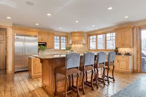 Telemark Luxury Retreat by Avantstay Stunning Views w Hot Tub Theatre 