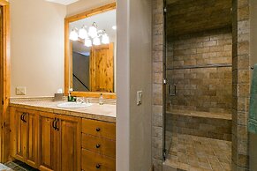 Telemark Luxury Retreat by Avantstay Stunning Views w Hot Tub Theatre 