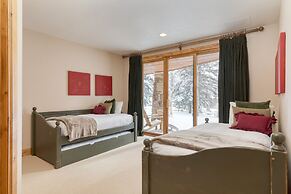 Telemark Luxury Retreat by Avantstay Stunning Views w Hot Tub Theatre 