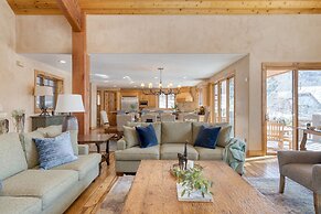 Telemark Luxury Retreat by Avantstay Stunning Views w Hot Tub Theatre 