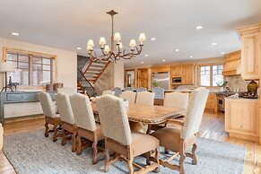 Telemark Luxury Retreat by Avantstay Stunning Views w Hot Tub Theatre 