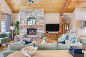 Telemark Luxury Retreat by Avantstay Stunning Views w Hot Tub Theatre 