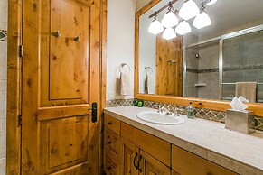 Telemark Luxury Retreat by Avantstay Stunning Views w Hot Tub Theatre 