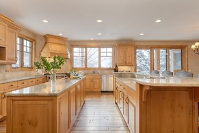 Telemark Luxury Retreat by Avantstay Stunning Views w Hot Tub Theatre 