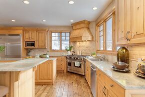 Telemark Luxury Retreat by Avantstay Stunning Views w Hot Tub Theatre 