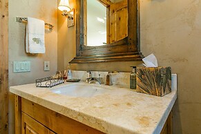 Telemark Luxury Retreat by Avantstay Stunning Views w Hot Tub Theatre 