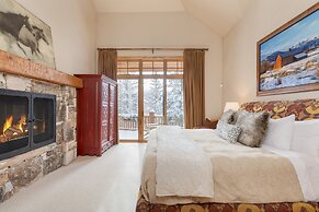 Telemark Luxury Retreat by Avantstay Stunning Views w Hot Tub Theatre 