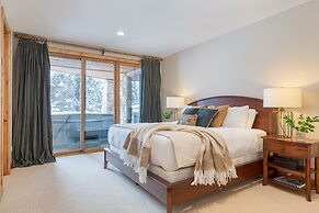 Telemark Luxury Retreat by Avantstay Stunning Views w Hot Tub Theatre 