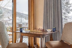 Telemark Luxury Retreat by Avantstay Stunning Views w Hot Tub Theatre 