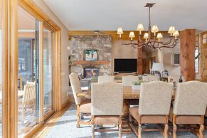 Telemark Luxury Retreat by Avantstay Stunning Views w Hot Tub Theatre 