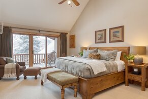 Telemark Luxury Retreat by Avantstay Stunning Views w Hot Tub Theatre 