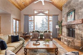 Telemark Luxury Retreat by Avantstay Stunning Views w Hot Tub Theatre 
