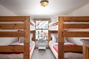 Holly by Avantstay In the Heart of Breckenridge w Hot Tub Game Room Ro