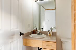 Holly by Avantstay In the Heart of Breckenridge w Hot Tub Game Room Ro