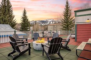 Holly by Avantstay In the Heart of Breckenridge w Hot Tub Game Room Ro