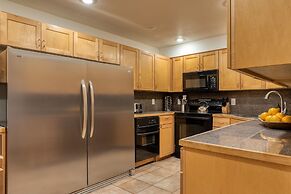 Holly by Avantstay In the Heart of Breckenridge w Hot Tub Game Room Ro