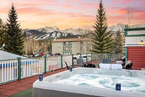 Holly by Avantstay In the Heart of Breckenridge w Hot Tub Game Room Ro