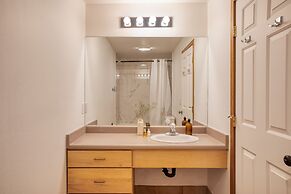 Holly by Avantstay In the Heart of Breckenridge w Hot Tub Game Room Ro