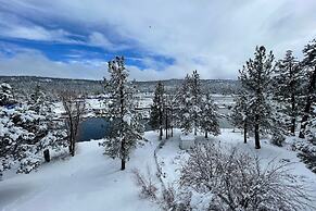 Lakefront Lodge by Avantstay Lakefront Cabin w Hot Tub