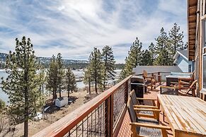 Lakefront Lodge by Avantstay Lakefront Cabin w Hot Tub