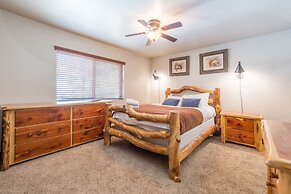 Lakefront Lodge by Avantstay Lakefront Cabin w Hot Tub