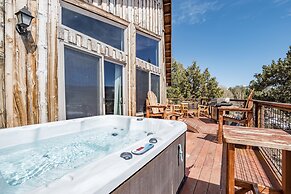 Lakefront Lodge by Avantstay Lakefront Cabin w Hot Tub