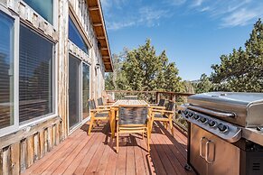 Lakefront Lodge by Avantstay Lakefront Cabin w Hot Tub