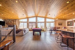 Lakefront Lodge by Avantstay Lakefront Cabin w Hot Tub