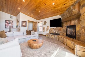 Lakefront Lodge by Avantstay Lakefront Cabin w Hot Tub