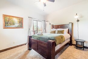 Lakefront Lodge by Avantstay Lakefront Cabin w Hot Tub