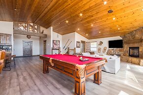 Lakefront Lodge by Avantstay Lakefront Cabin w Hot Tub