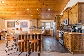 Lakefront Lodge by Avantstay Lakefront Cabin w Hot Tub
