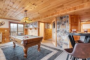 Chestnut by Avantstay Mountain Cabin w Treetop Views Hot Tub Game Room