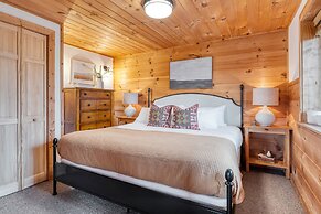 Chestnut by Avantstay Mountain Cabin w Treetop Views Hot Tub Game Room