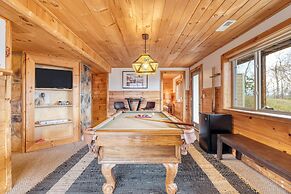Chestnut by Avantstay Mountain Cabin w Treetop Views Hot Tub Game Room