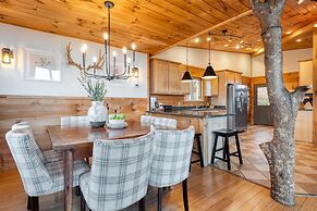 Chestnut by Avantstay Mountain Cabin w Treetop Views Hot Tub Game Room