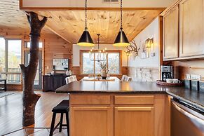 Chestnut by Avantstay Mountain Cabin w Treetop Views Hot Tub Game Room