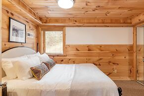 Chestnut by Avantstay Mountain Cabin w Treetop Views Hot Tub Game Room