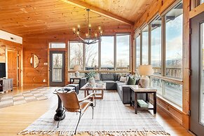 Chestnut by Avantstay Mountain Cabin w Treetop Views Hot Tub Game Room