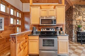 Chestnut by Avantstay Mountain Cabin w Treetop Views Hot Tub Game Room